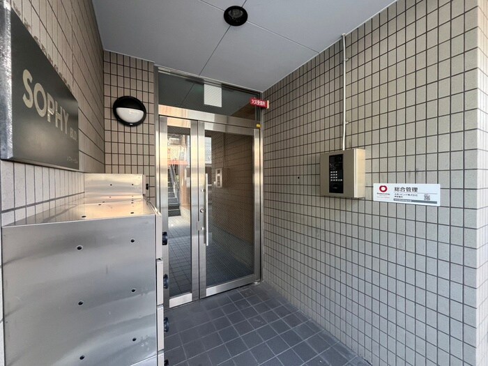 物件外観写真3　(エントランス部分)