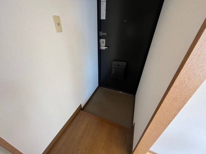 物件内観写真17　(玄関)