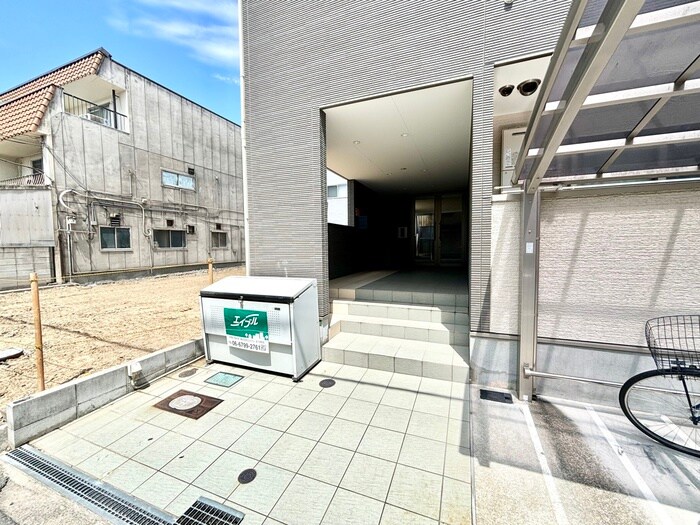 物件外観写真2　(エントランス部分)