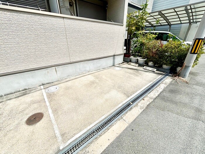 物件外観写真4　(駐輪場)