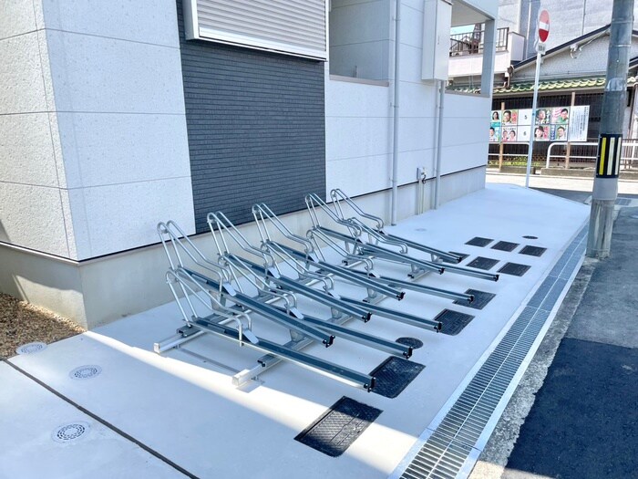 物件外観写真5　(駐輪場)