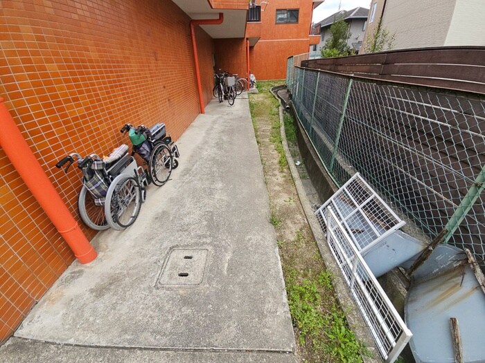 物件外観写真3　(駐輪場)