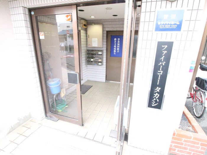 物件外観写真3　(エントランス部分)