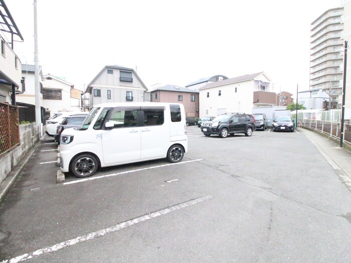 物件外観写真4　(駐車場)