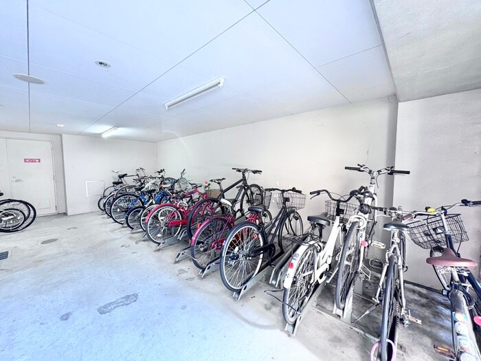 物件外観写真5　(駐輪場)