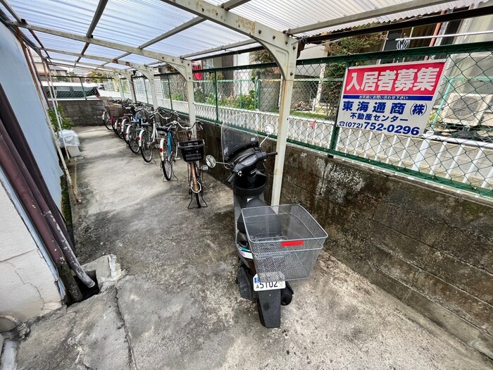 物件外観写真3　(駐輪場)