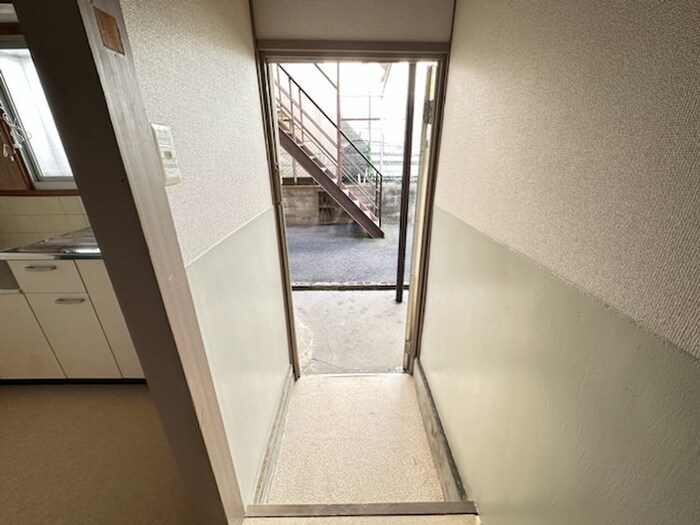 物件内観写真13　(玄関)