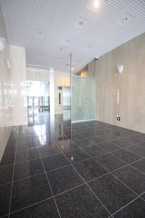 物件外観写真5　(エントランス部分)