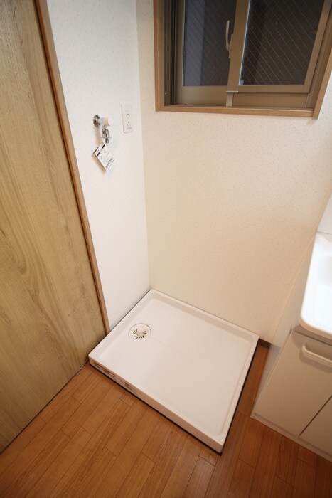 物件内観写真10　(洗濯機置場)