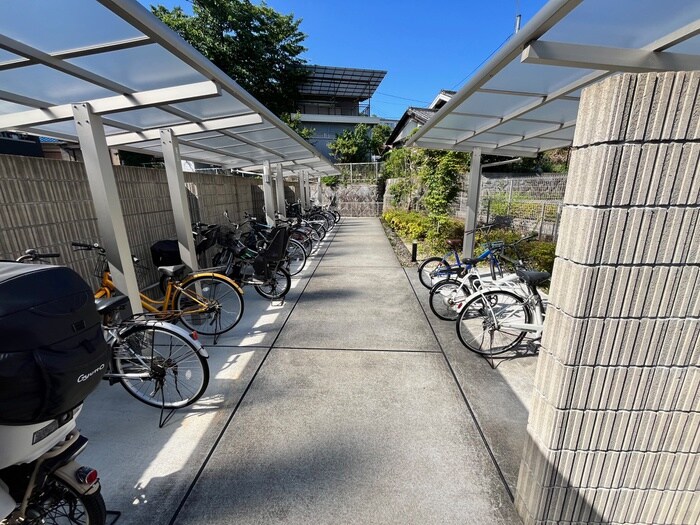 物件外観写真4　(駐輪場)
