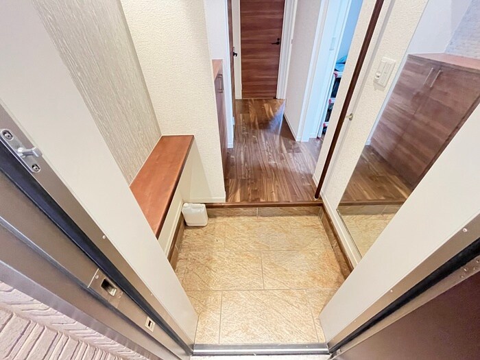 物件内観写真16　(玄関)