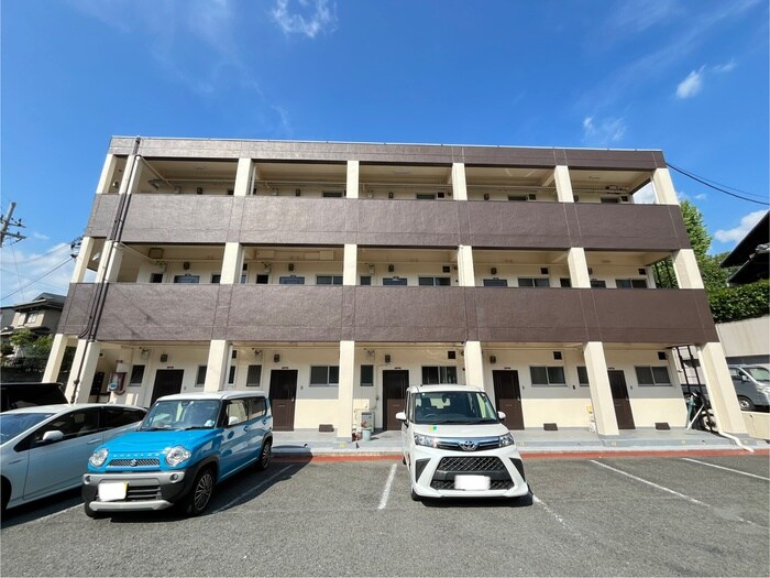 掃部マンションの物件外観写真