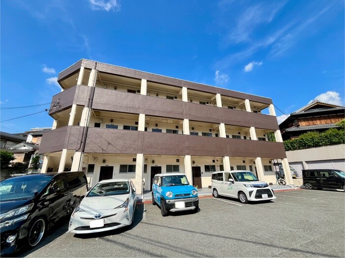 掃部マンションの物件外観写真