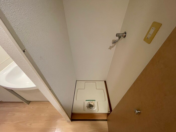 物件内観写真13　(洗濯機置場)