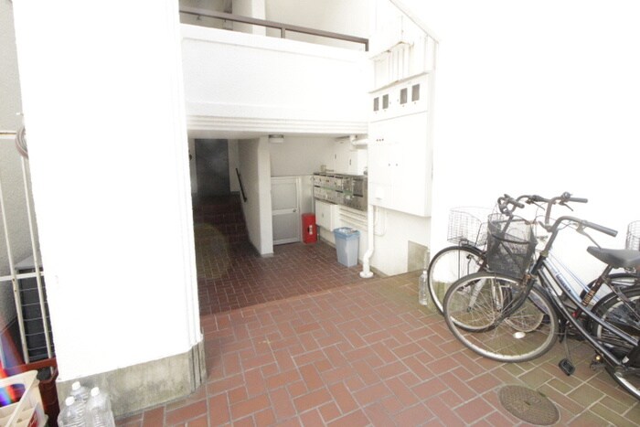 物件外観写真4　(駐輪場)