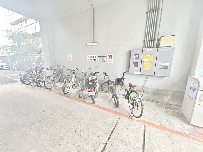 物件外観写真3　(駐輪場)