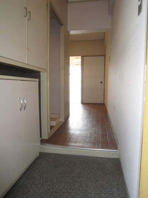 物件内観写真11　(玄関)