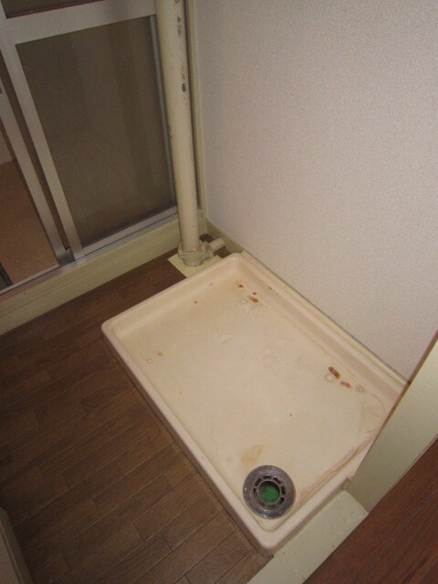 物件内観写真16　(洗濯機置場)