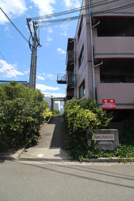 物件外観写真2　(エントランス部分)