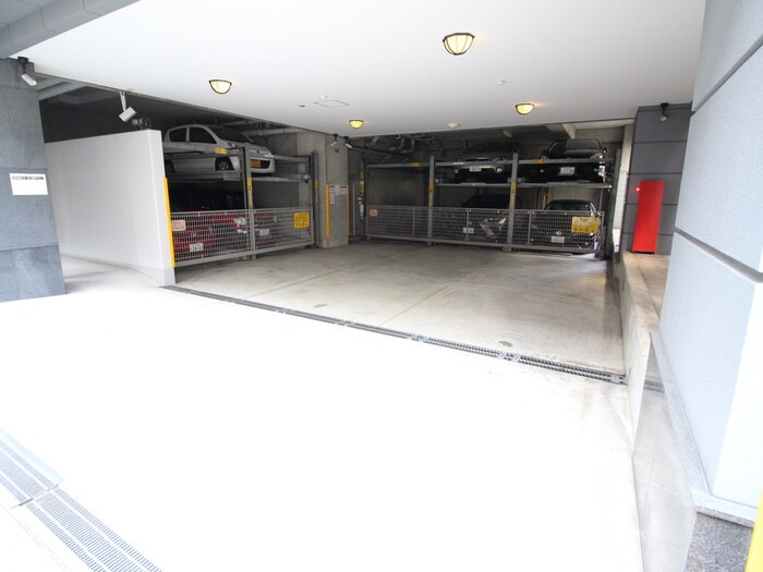 物件外観写真4　(駐車場)