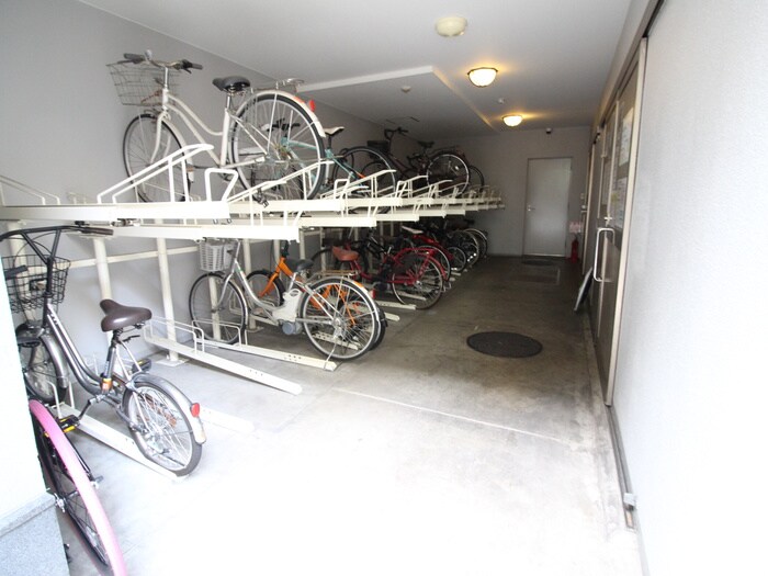 物件外観写真5　(駐輪場)