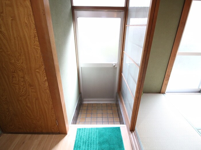 物件内観写真11　(玄関)