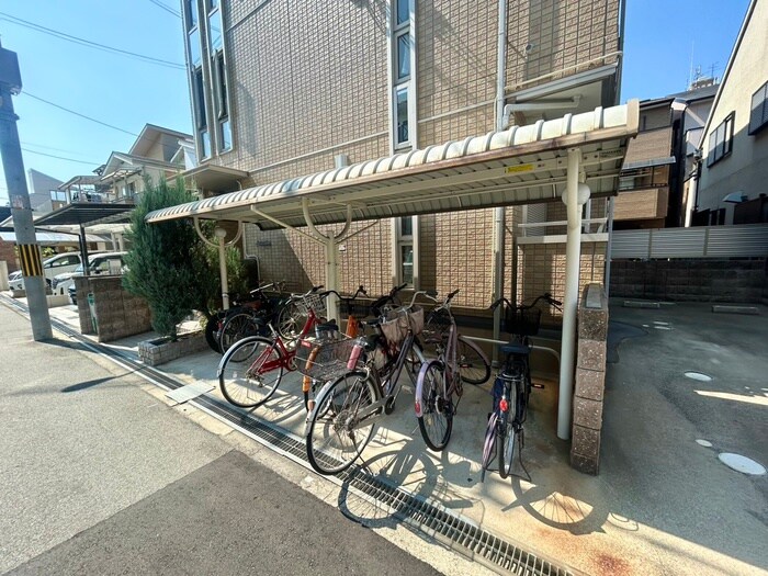 物件外観写真4　(駐輪場)