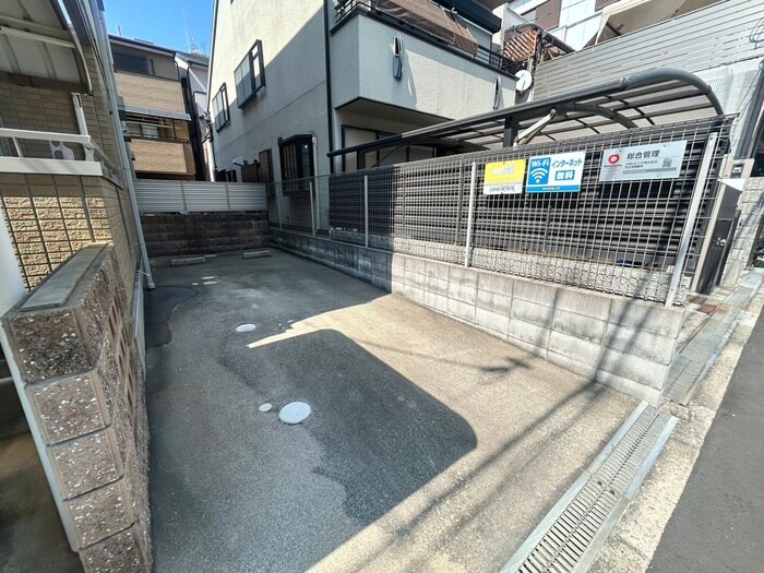 物件外観写真5　(駐車場)