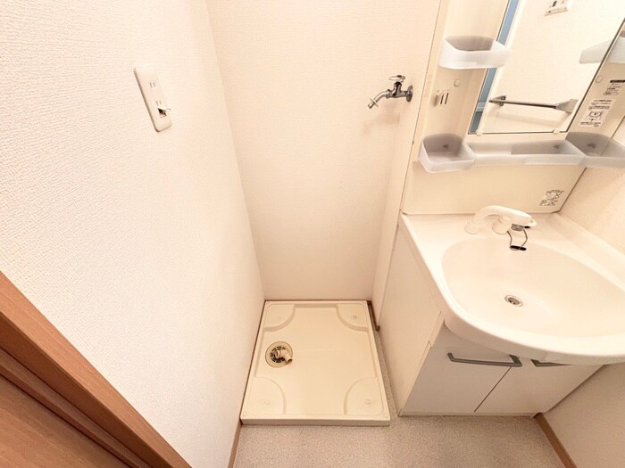 物件内観写真12　(洗濯機置場)