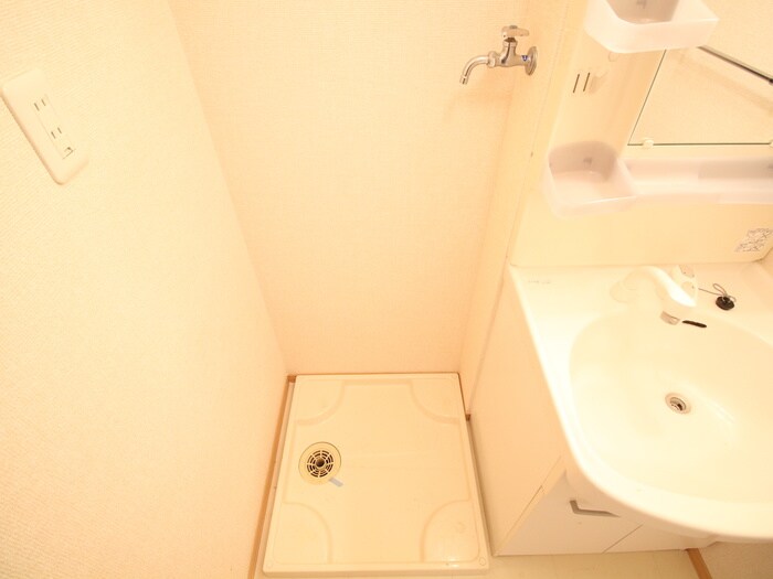 物件内観写真16　(洗濯機置場)