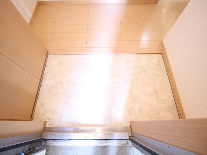 物件内観写真18　(玄関)