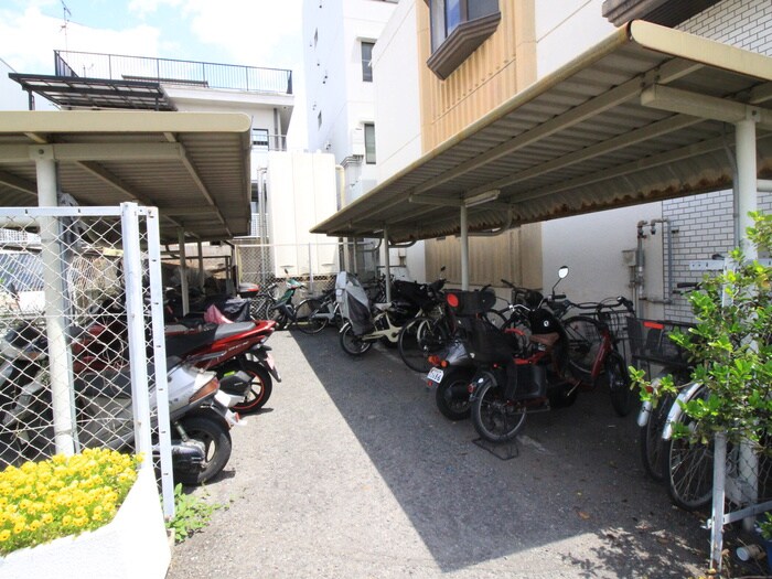 物件外観写真4　(駐輪場)