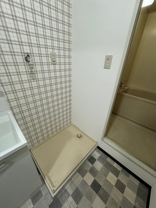 物件内観写真12　(洗濯機置場)