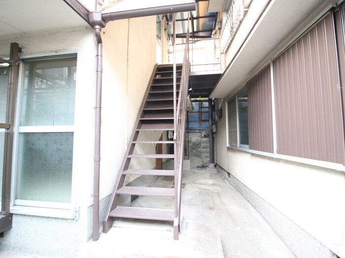 物件外観写真2　(エントランス部分)