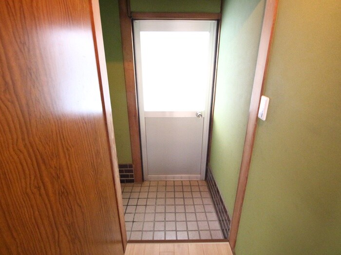 物件内観写真11　(玄関)