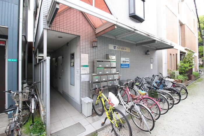 物件外観写真4　(エントランス部分)