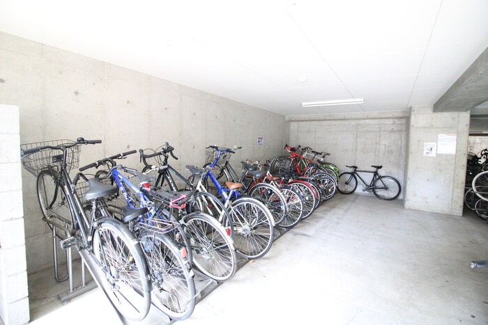 物件外観写真3　(駐輪場)