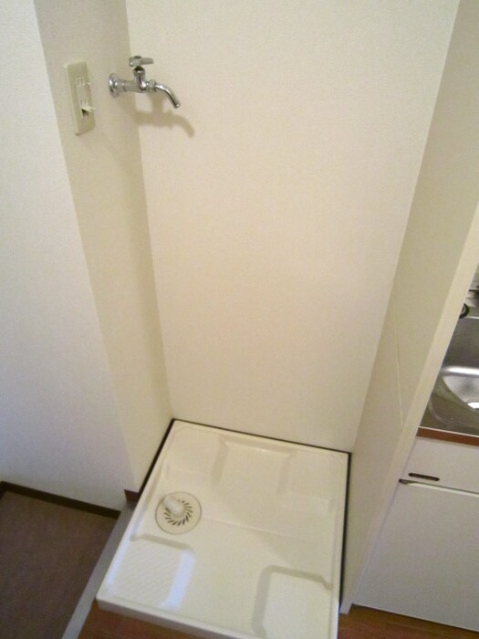 物件内観写真13　(洗濯機置場)