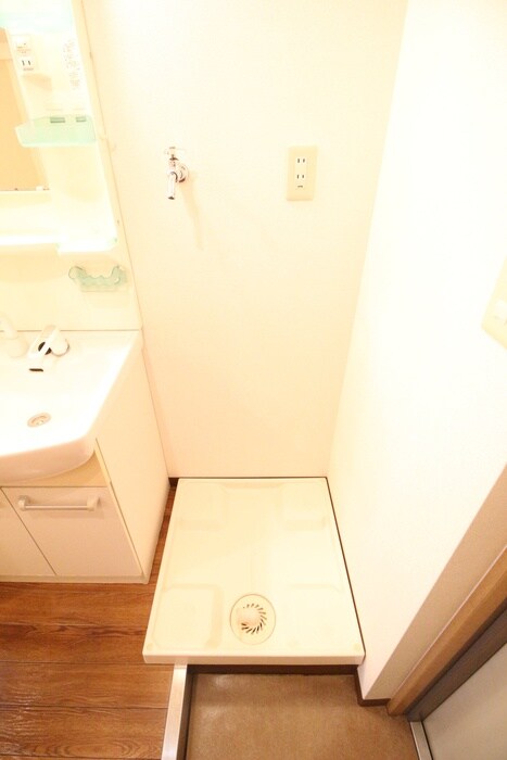 物件内観写真14　(洗濯機置場)