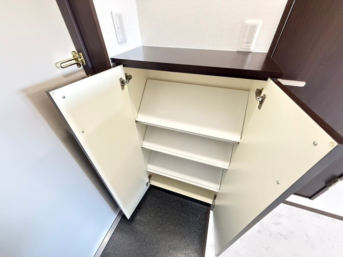 物件内観写真15　(靴箱)