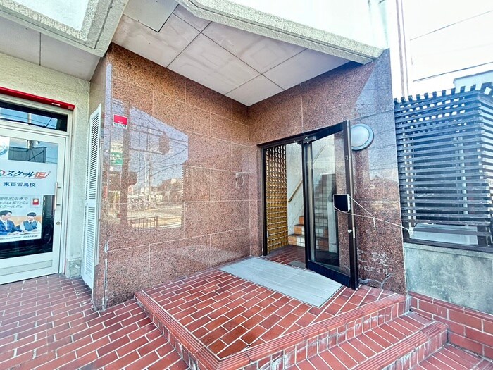 物件外観写真3　(エントランス部分)