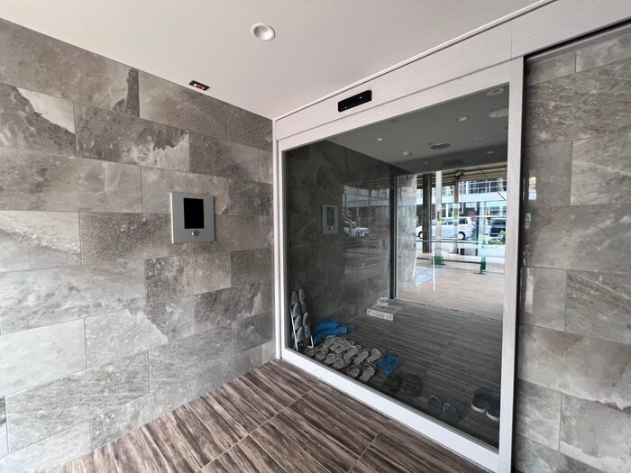 物件外観写真5　(エントランス部分)