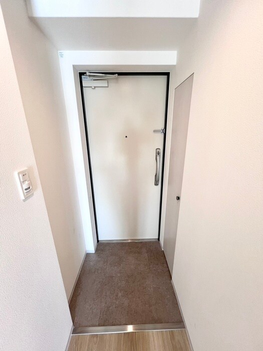 物件内観写真16　(玄関)