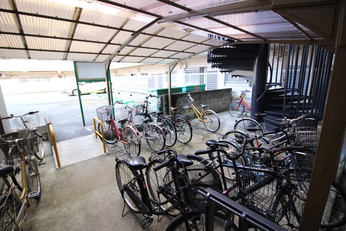 物件外観写真5　(駐輪場)