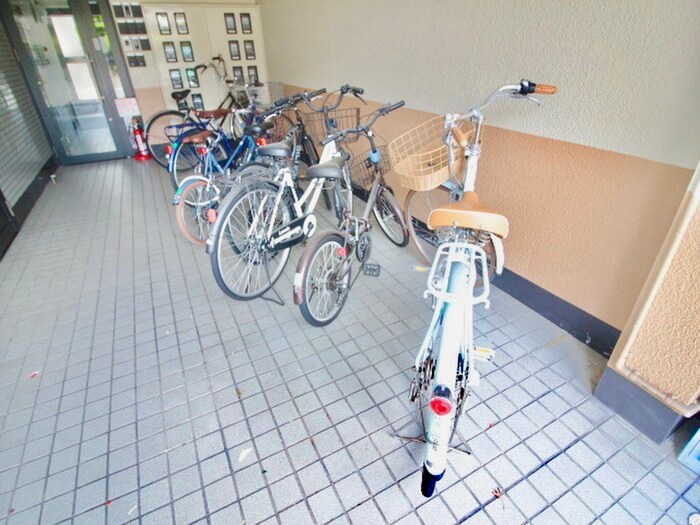物件外観写真4　(駐輪場)