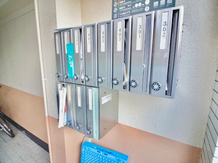 物件外観写真5　(エントランス部分)