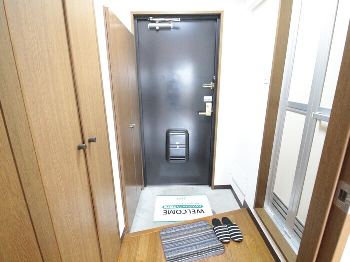 物件内観写真13　(玄関)