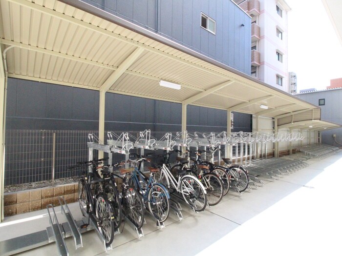物件外観写真4　(駐輪場)