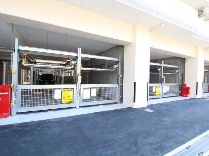 物件外観写真6　(駐車場)