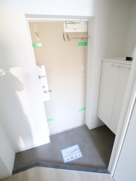物件内観写真16　(玄関)